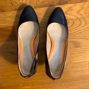 Navy blue mid height pump